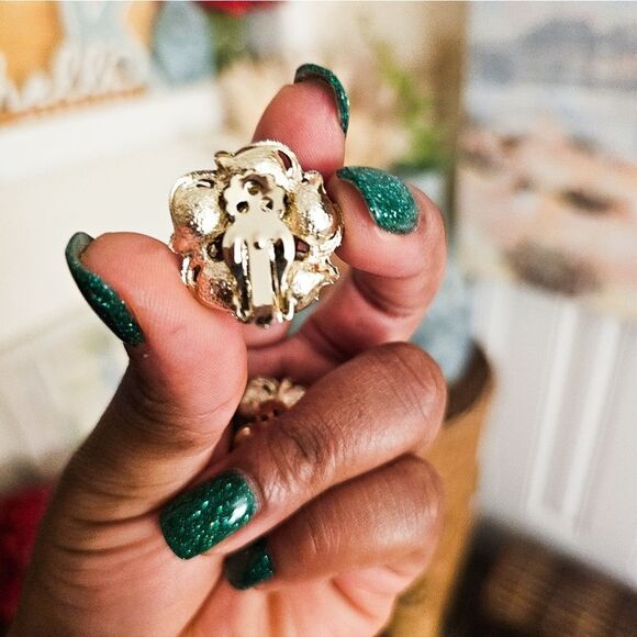 Vintage Cluster Wooden Beaded Inlay Clip On  Earrings. - Picture 2 of 8